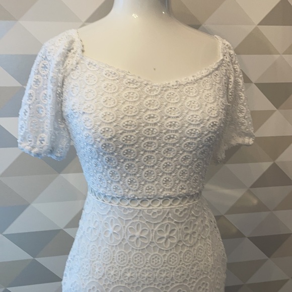 Express OFF THE SHOULDER CROCHET LACE MIDI DRESS - Picture 8 of 11
